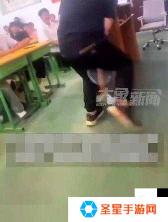 忘穿内裤被同桌摸出水！那瞬间她突然明白这是最爽的惩罚