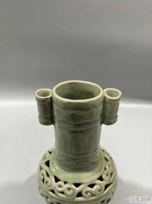 探寻射雕主题龙泉窑花瓶，线上拍卖与古玩市场双轨并行策略深度解析