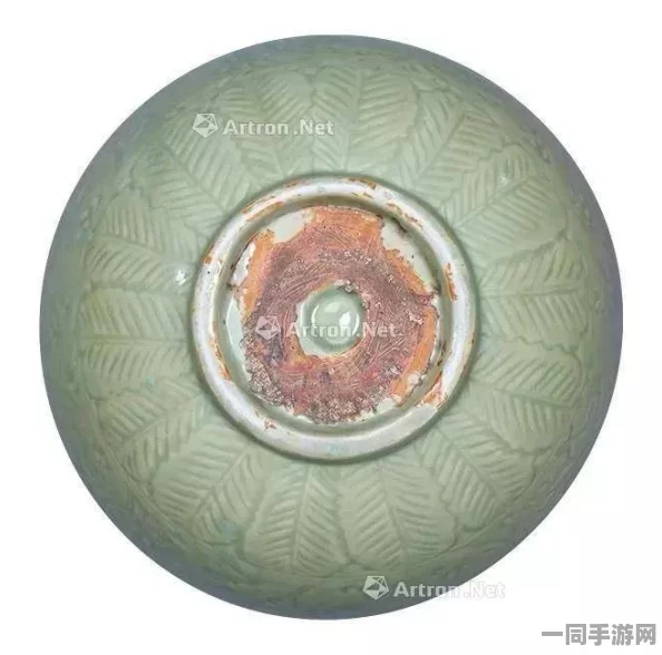 探寻射雕主题龙泉窑花瓶，线上拍卖与古玩市场双轨并行策略深度解析